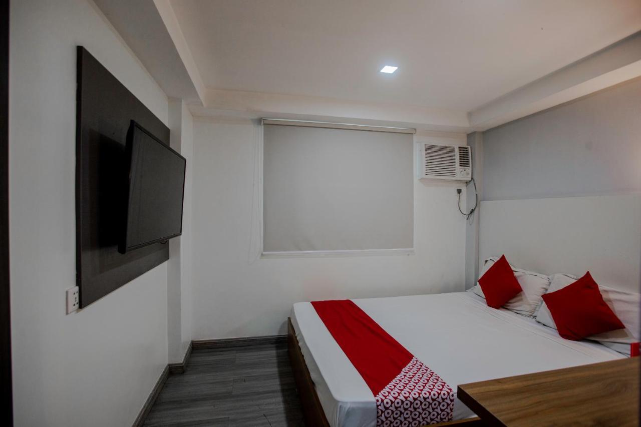 Oyo 666 Mc Hotel Fairview Cidade Quezon Exterior foto