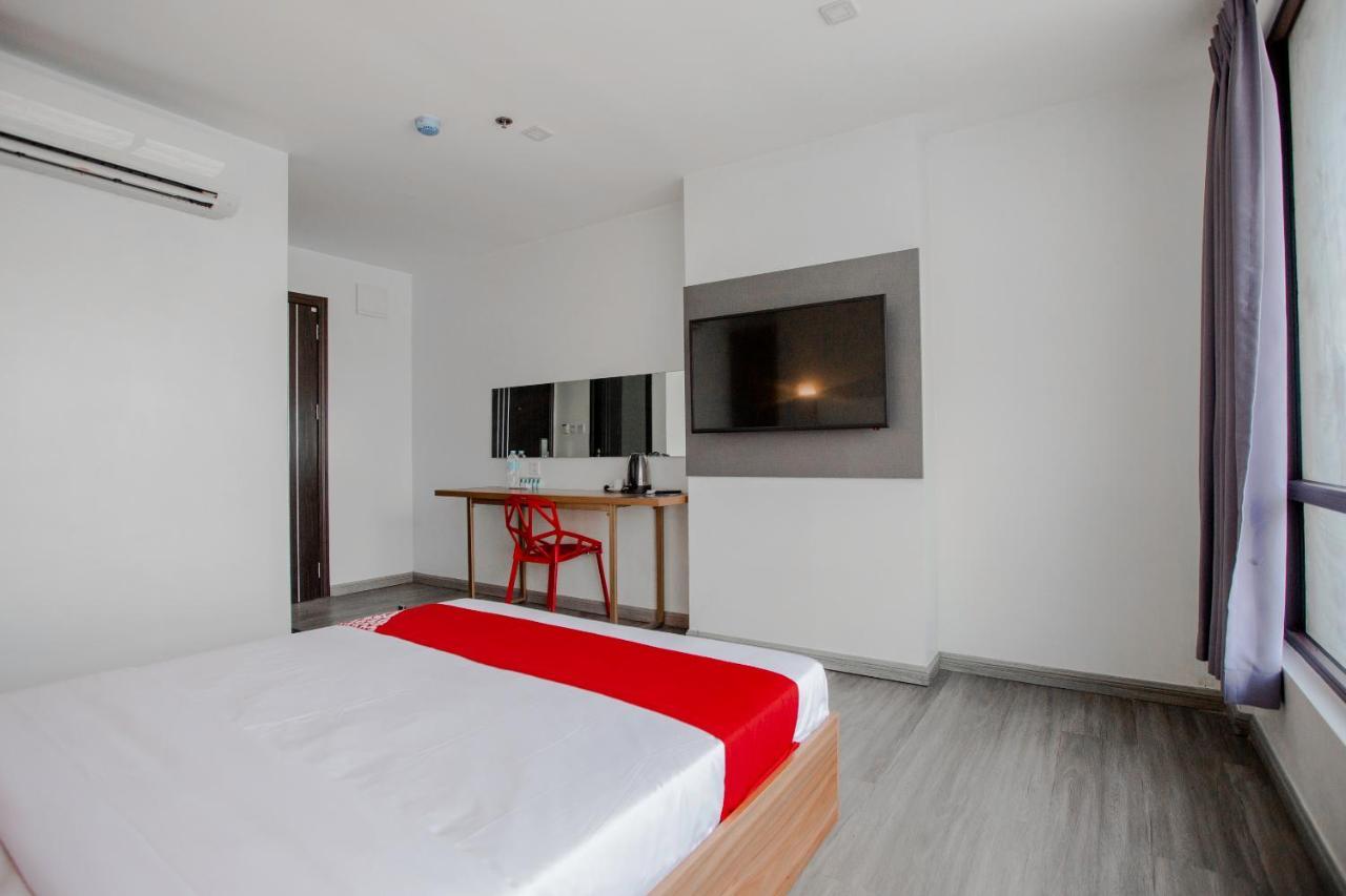 Oyo 666 Mc Hotel Fairview Cidade Quezon Exterior foto