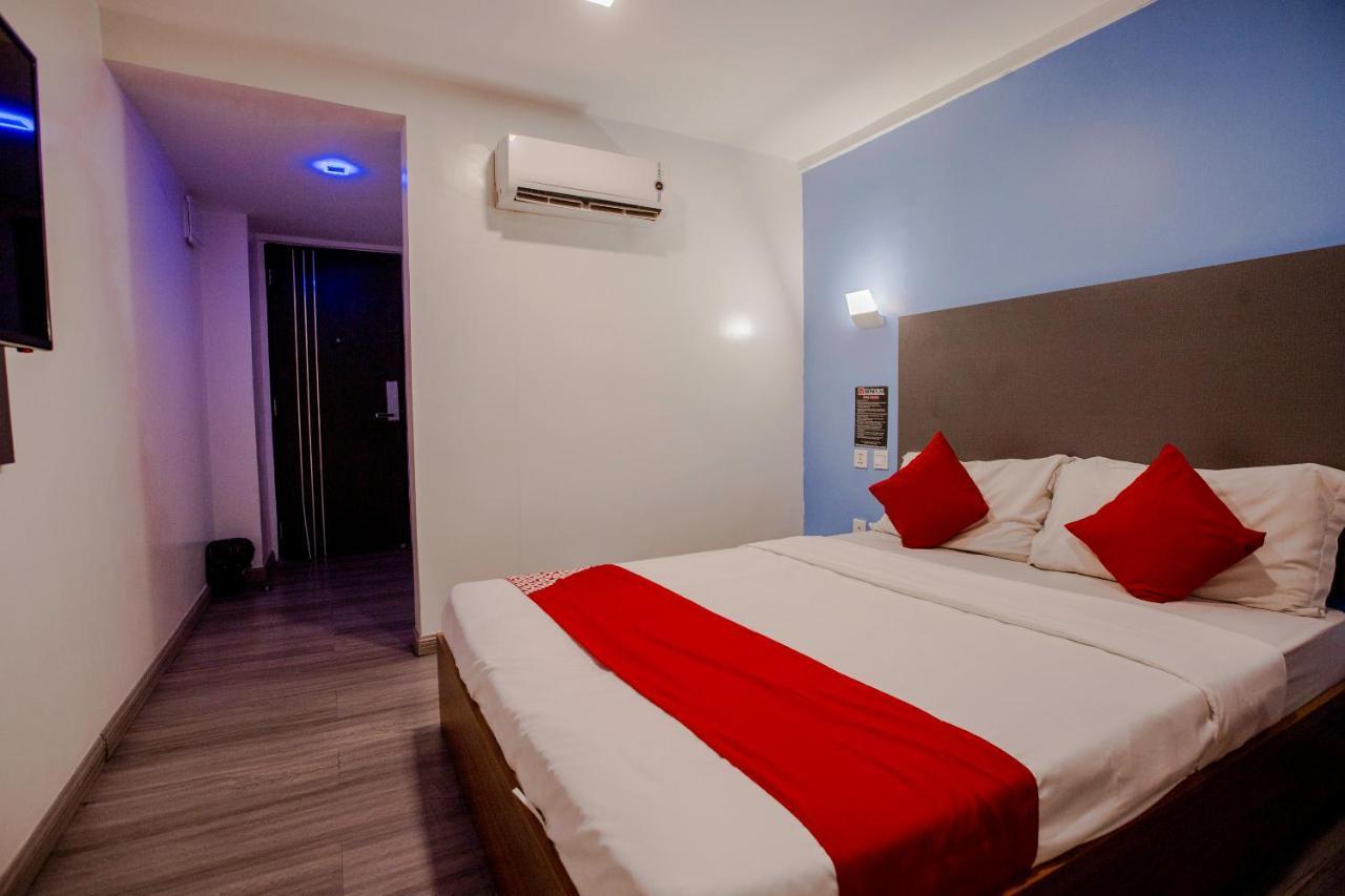 Oyo 666 Mc Hotel Fairview Cidade Quezon Exterior foto
